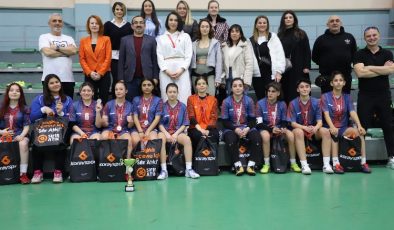 Yıldırım MTAL Kız Futsal Takımı Bursa ikincisi