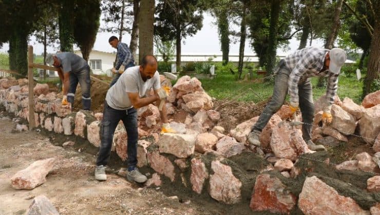 Kocaeli’de 17 mezarlıkta taş duvar ve tel çit yapılıyor